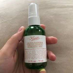 Kiehls hydrating face mist